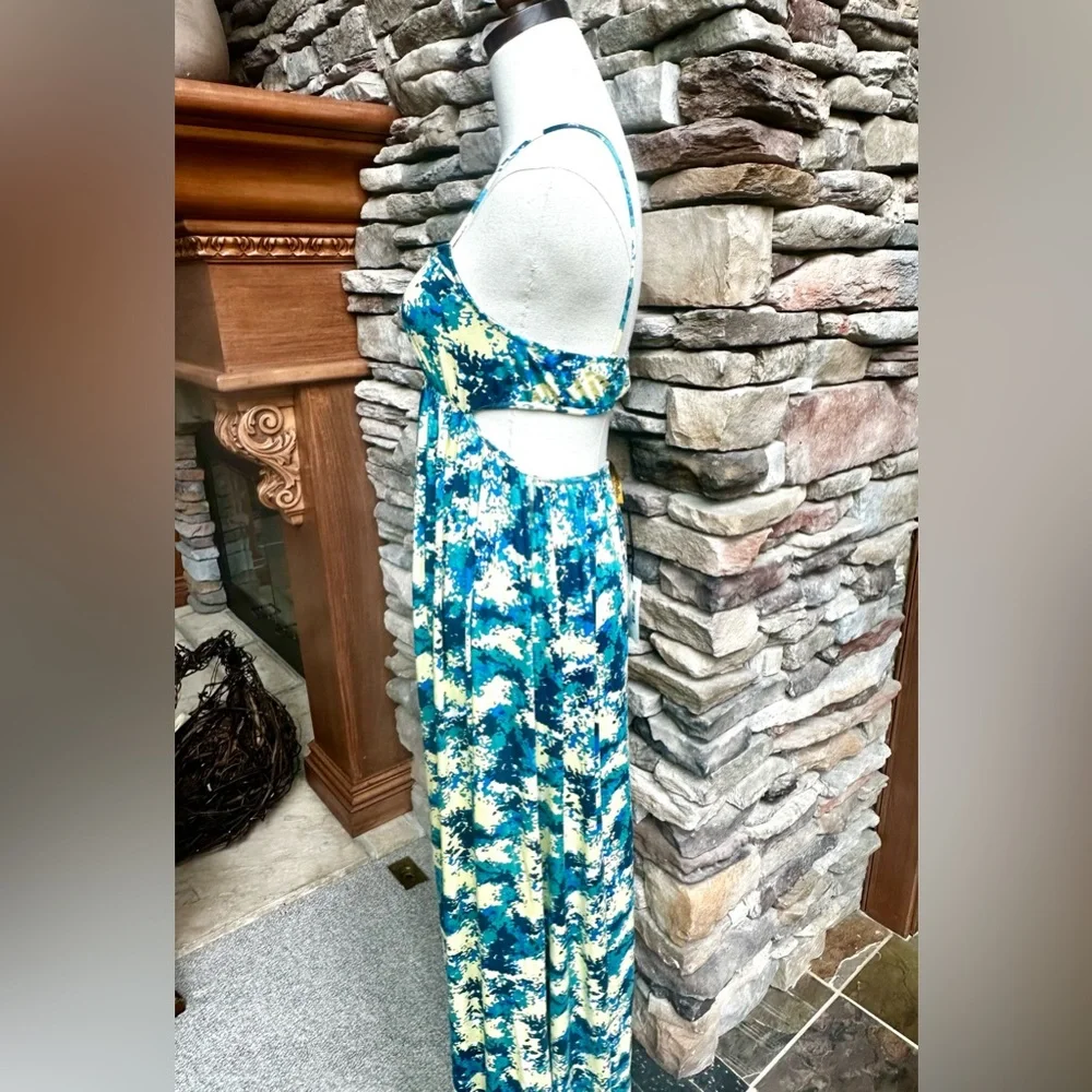 STUNNING AND SOFT HIGH END CUT OUT MAXI SUNDRESS, SIZE LARGE - Picture 8 of 9